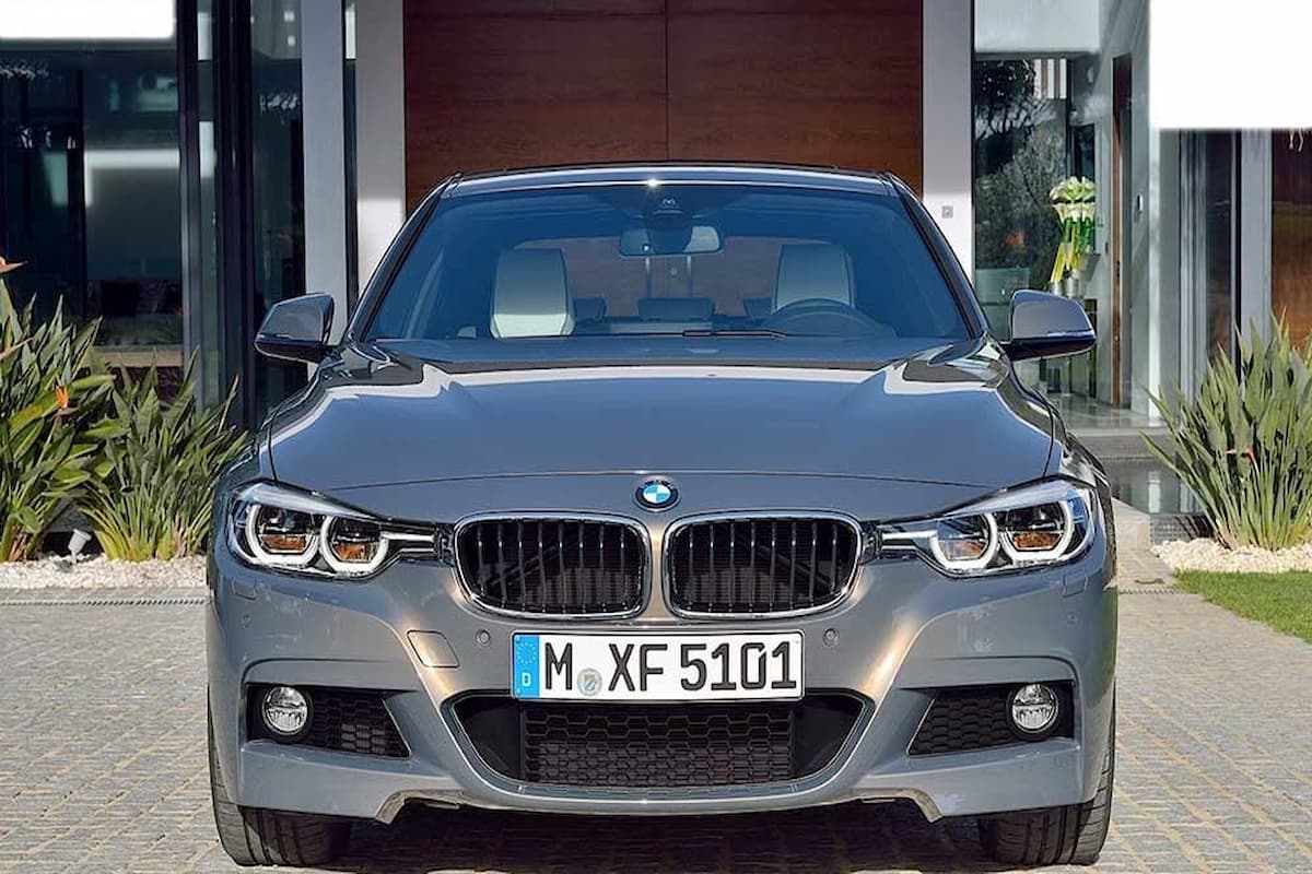 مواصفات سيارة بي إم دبليو 320i