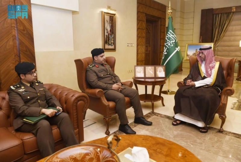 استقبال الأمير سعود بن جلوي لمدير إدارة مكافحة المخدرات بجدة 1 2437212.jpgw800q100fjpg